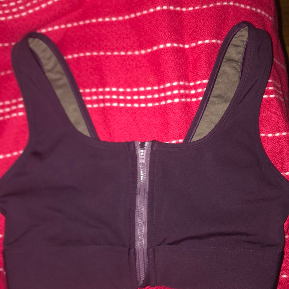 Gap sports bra size S zipper very sexy and comfortable deep purple